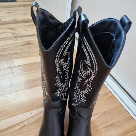 Black cowboy boots with white stitching - Picture 5 of 8